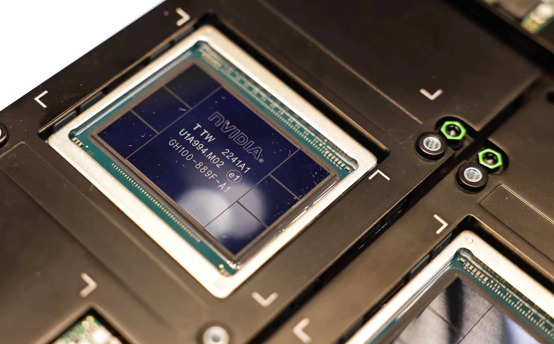 Đơn Vị Xử Lý đồ Họa (gpu) Siêu Máy Tính Trí Tuệ Nhân Tạo Hgx H100 Của Nvidia. Ảnh I Hwa Cheng:bloomberg