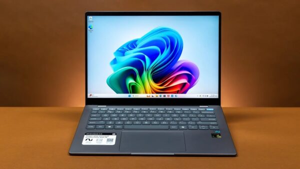 HP OmniBook X 14 inch AI: Laptop siêu di động với thiết kế cao cấp