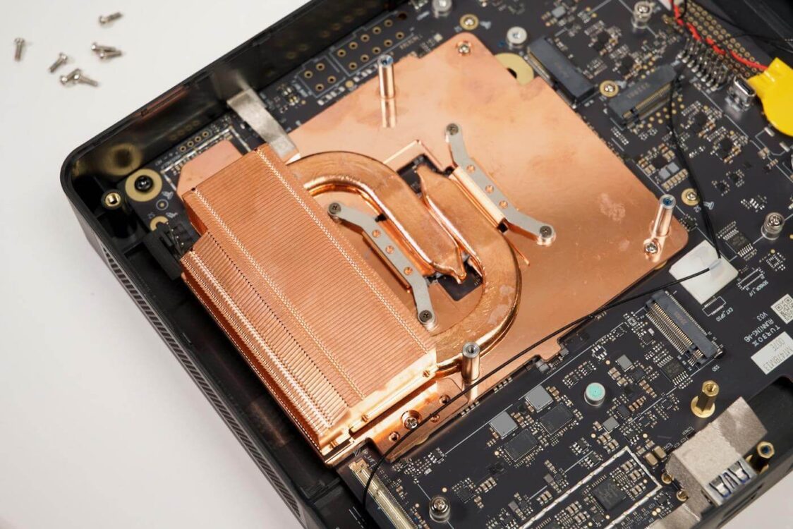 Snapdragon X Elite Trong Phiên Bản Dev Kit Có Tản Nhiệt đồng Lớn, Chạy Với Công Suất Hơn 100w Featured
