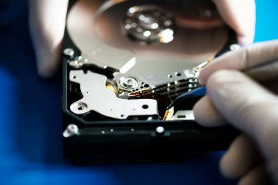 Ổ cứng Seagate cũ được bán như hàng mới: Lộ nguồn gốc từ các Trại đào tiền Ảo tại Trung Quốc