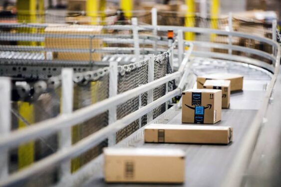 Trump tăng thuế 125% khiến người bán Amazon Trung Quốc chao đảo: Tăng giá hoặc rút khỏi Mỹ