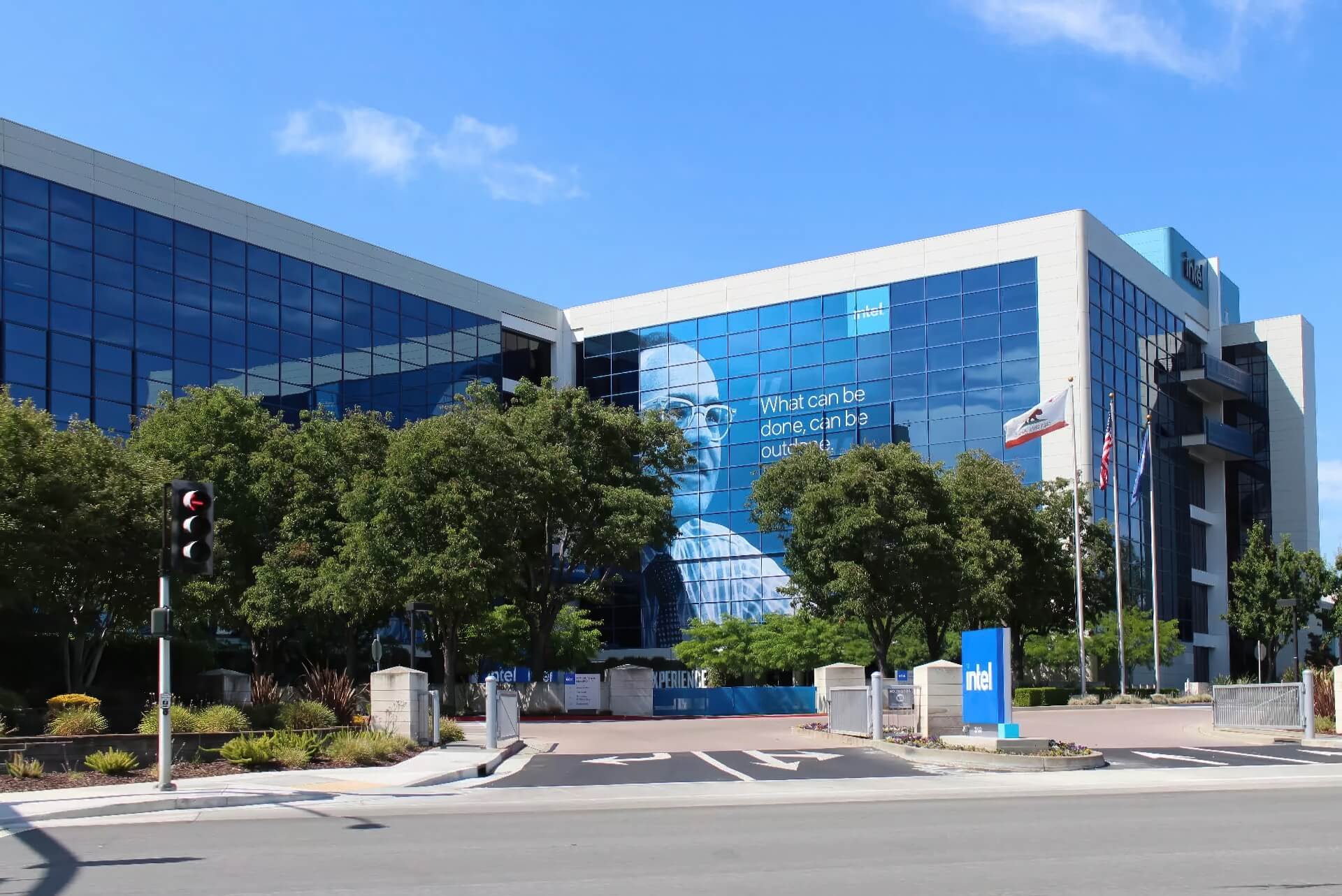 Intel Rời Top 10 Hãng Chip Lớn Nhất Ceo Lip Bu Tan Thẳng Thắn Nhìn Nhận Tương Lai đầy Thách Thức