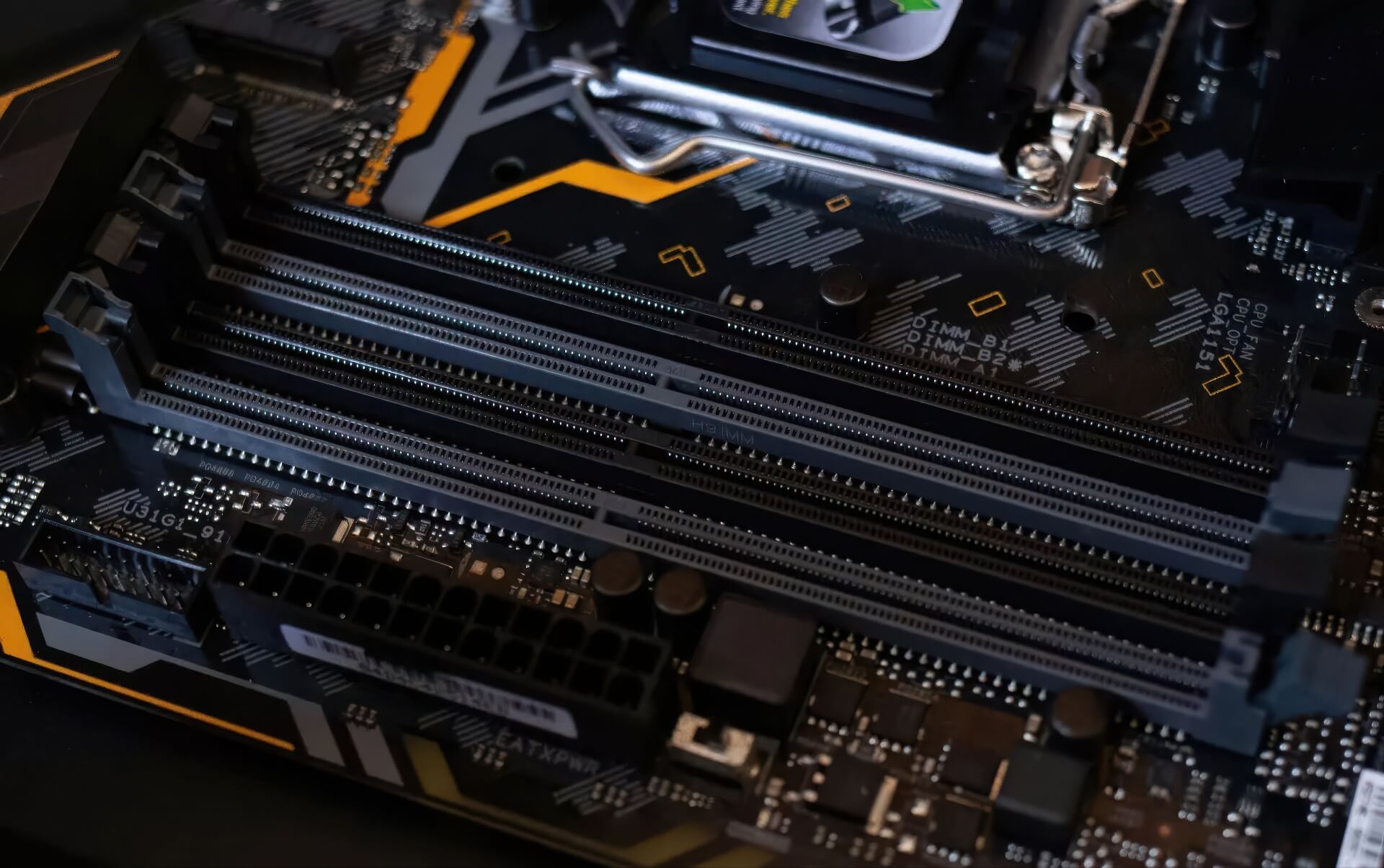Giá Dram Tăng 50% Hyperscaler Chấp Nhận Mua Thiếu Vì Ai