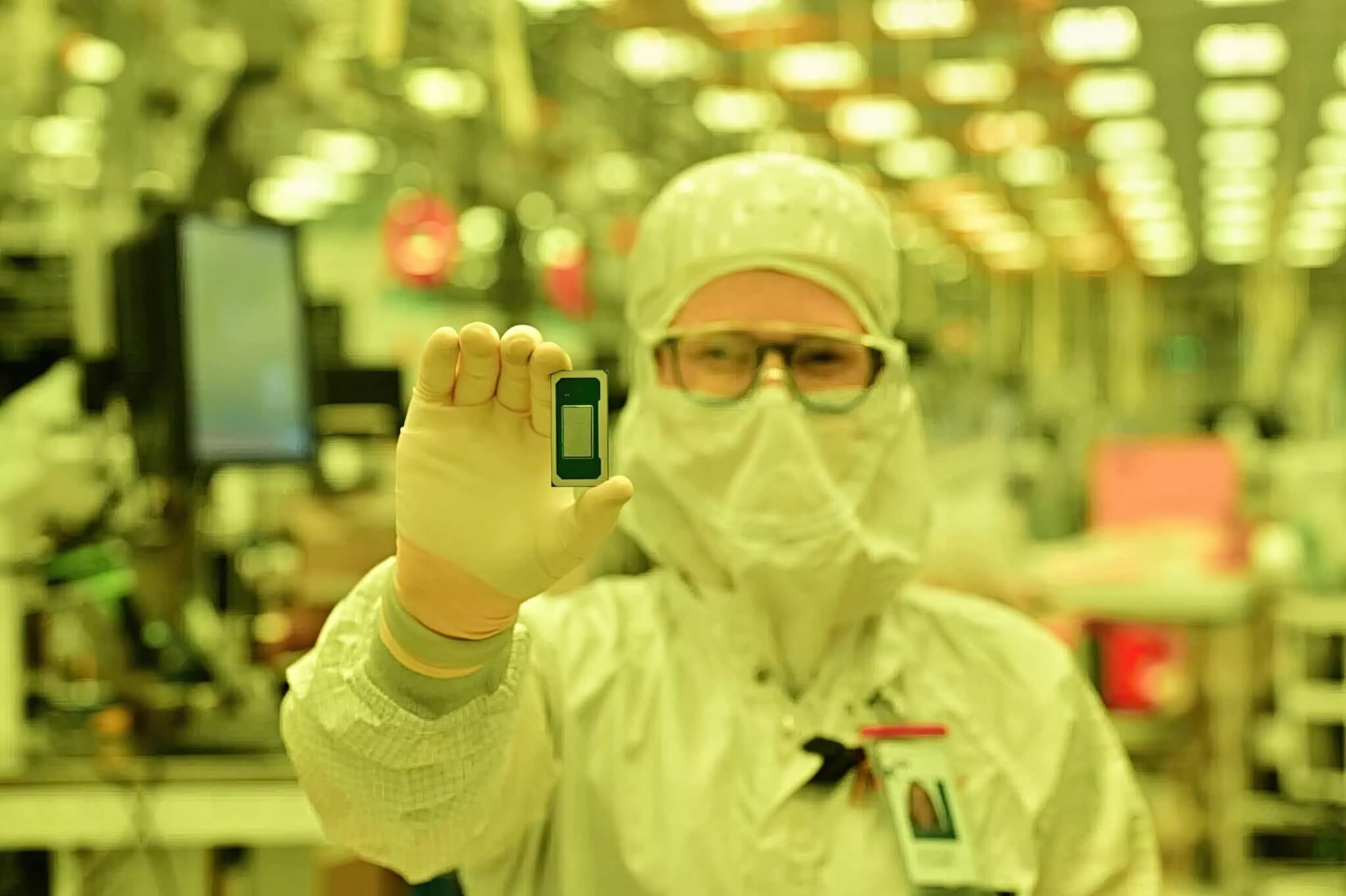 Intel ưu tiên sản xuất chip AI giữa bối cảnh thiếu hụt nguồn cung