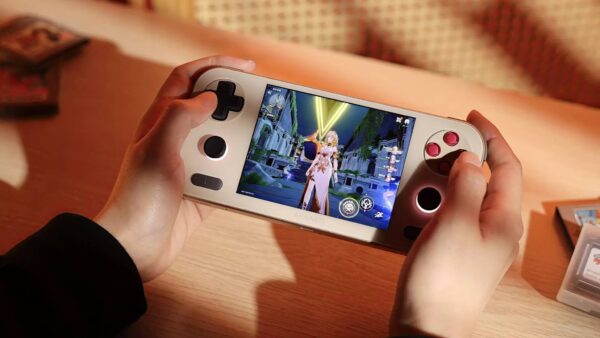 Ayaneo Pocket S Mini – Màn hình 4:3 “tỷ lệ vàng” cho game hoài cổ