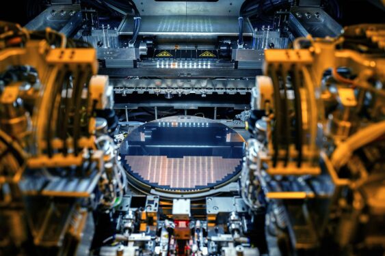 Apple Silicon và Intel đang cho thấy điều gì về cuộc đua chip laptop?