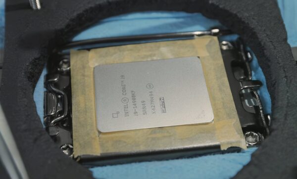 Intel Core i9-14900KF lập kỷ lục 9.206 MHz, xung CPU cao nhất từng ghi nhận