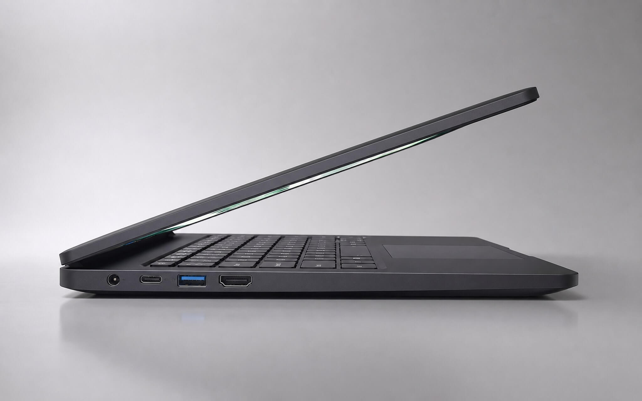 DELL Pro Max 14 MC14250 - Workstation Cao Cấp (2025) - khe tản nhiệt và mặt đáy