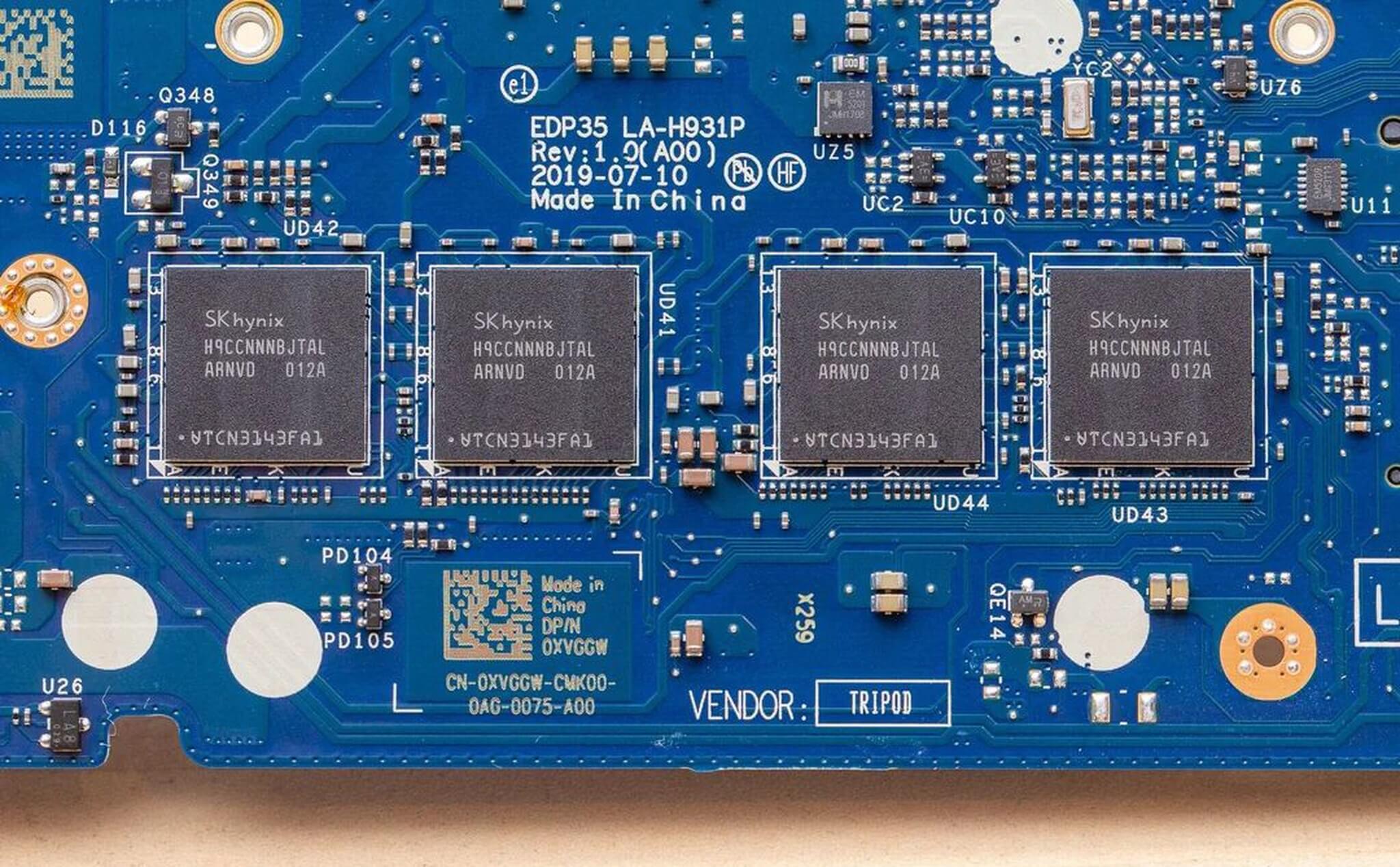 So sánh khe RAM SO-DIMM DDR5 tháo lắp được và chip LPDDR5X onboard trên mainboard laptop
