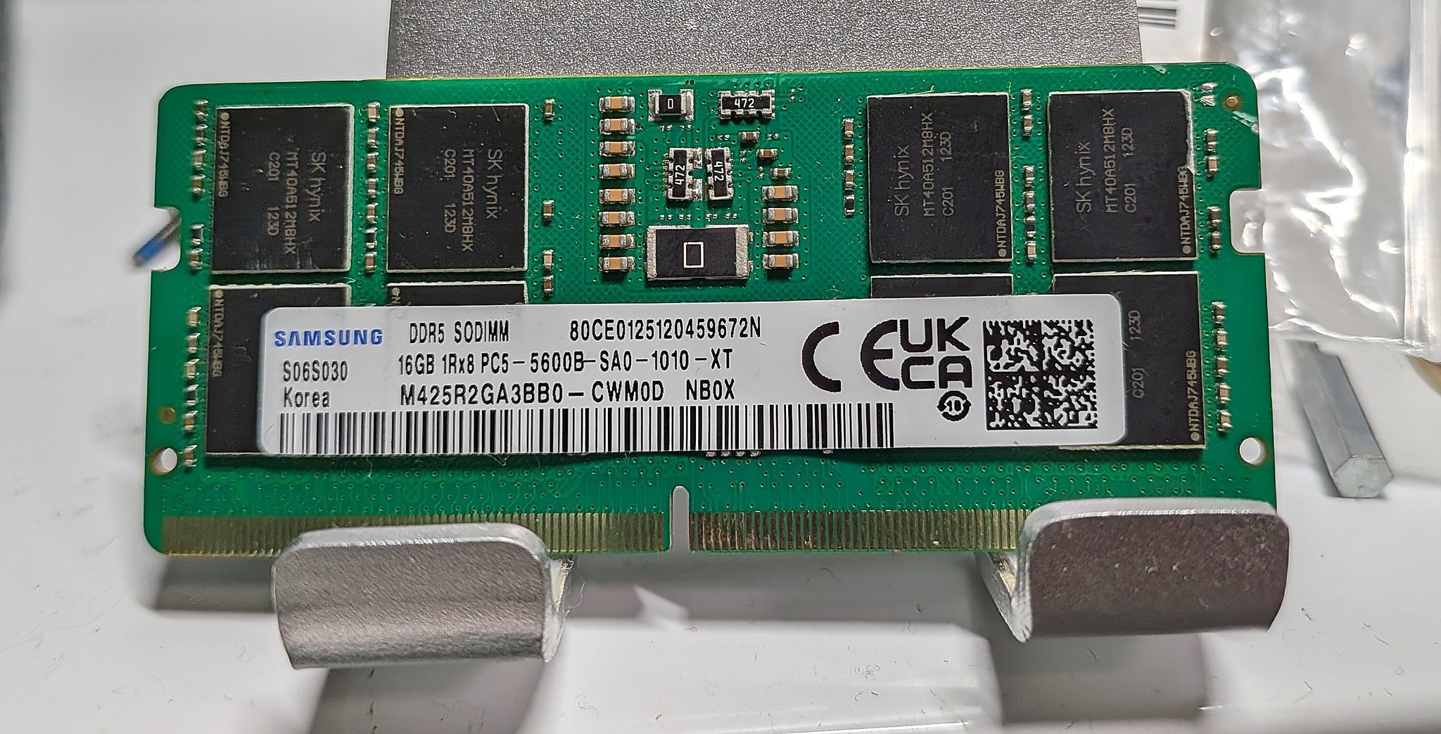 Service manual laptop hiển thị sơ đồ khe RAM SO-DIMM và vị trí chip LPDDR5X onboard