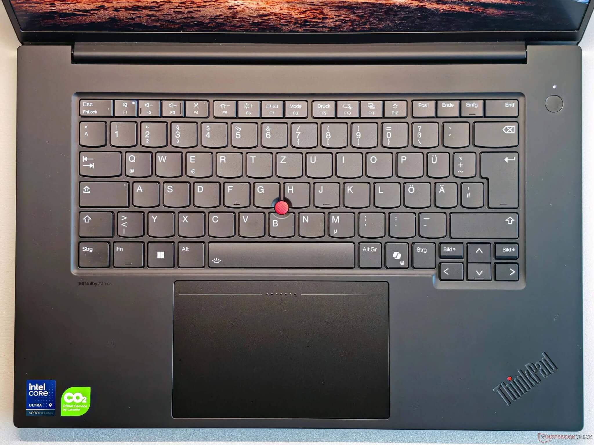 ThinkPad T1g Gen 8 - Trải nghiệm gõ phím và điều hướng chuẩn ThinkPad h