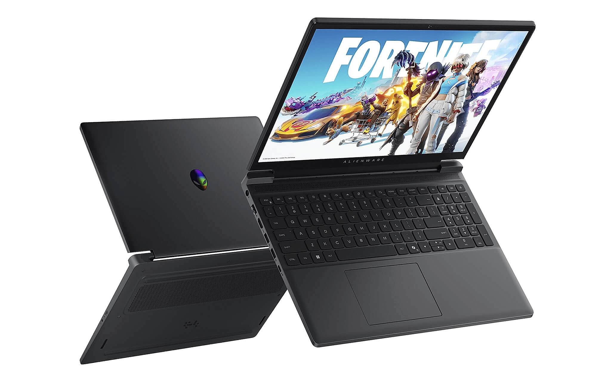 Laptop lập trình viên Góc làm việc của lập trình viên với laptop mở IDE và nhiều tab code trên màn hình